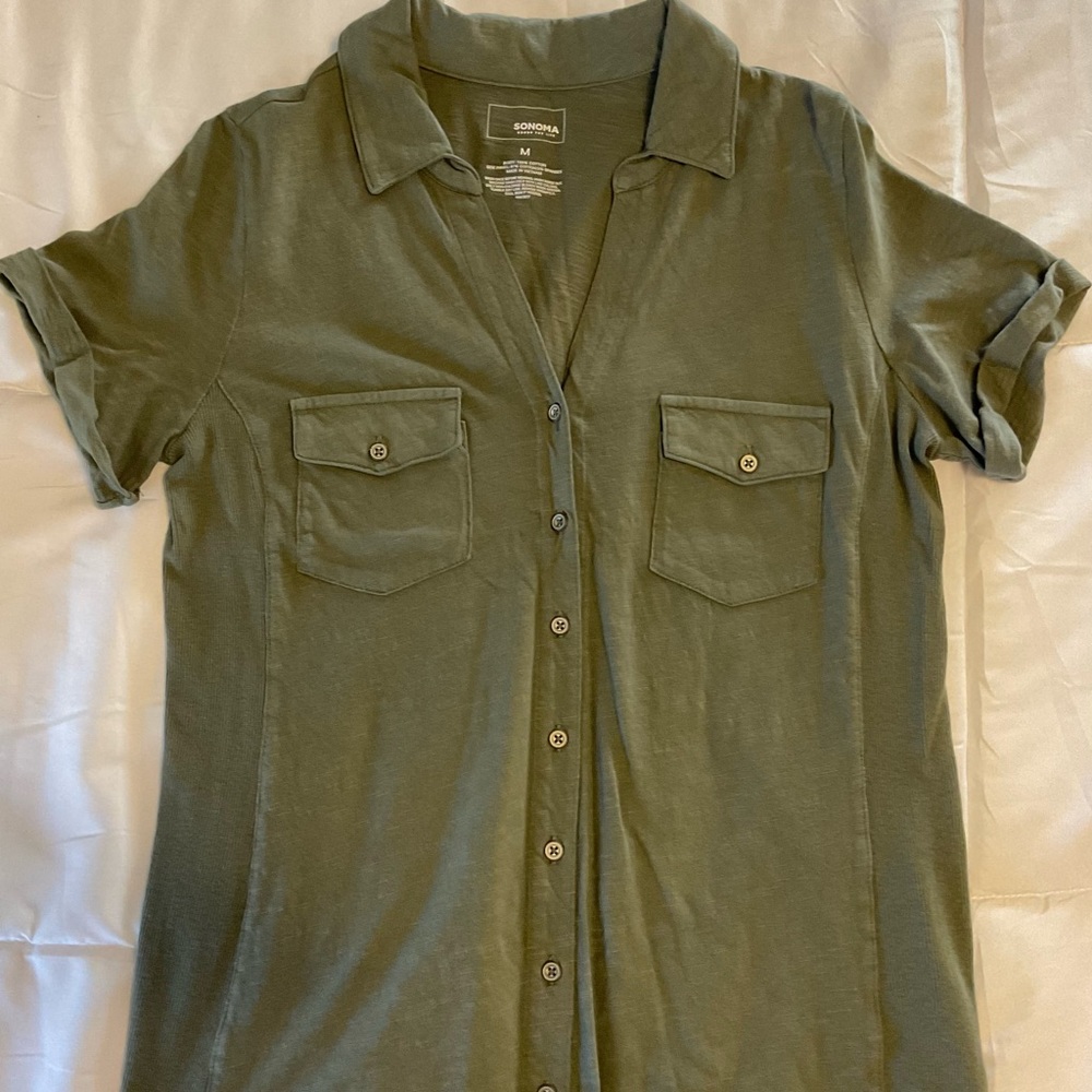 Casual dressy shirt 🧍🏻‍♀️